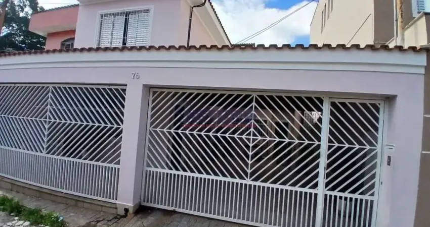 Sobrado na Vila Medeiros com 02 dorms, sala de estar, cozinha, 02 wcs, 03 vagas,  ótima localização.