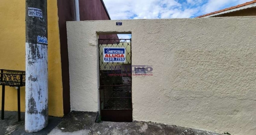 Casa Independente de 1 quarto, sala, cozinha, banheiro, área de serviço e quintal espaçoso