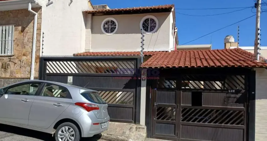 Sobrado na Vila Medeiros com 03 dorms, sala, cozinha, 03 wcs, 04 vagas, + dep. emprgada, ótimo local