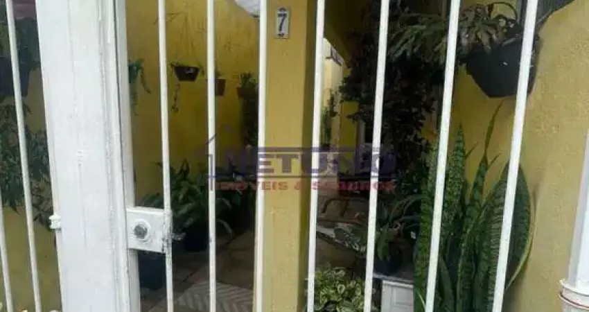 Sobrado dividido em 02 casas na Vila Medeiros, 03 suítes, sala, cozinha, lavanderia, ( sem vaga).