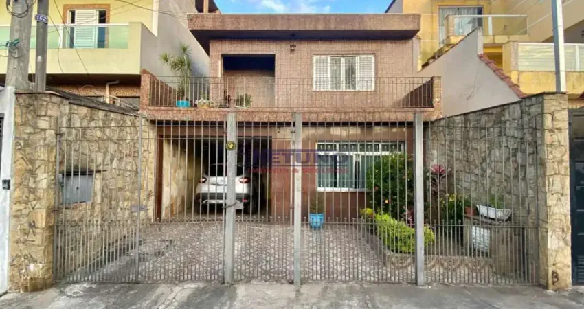 Sobrado espaçoso na vila medeiros com 03 dorms, sala 02 ambientes, cozinha, quintal e 02 vagas.