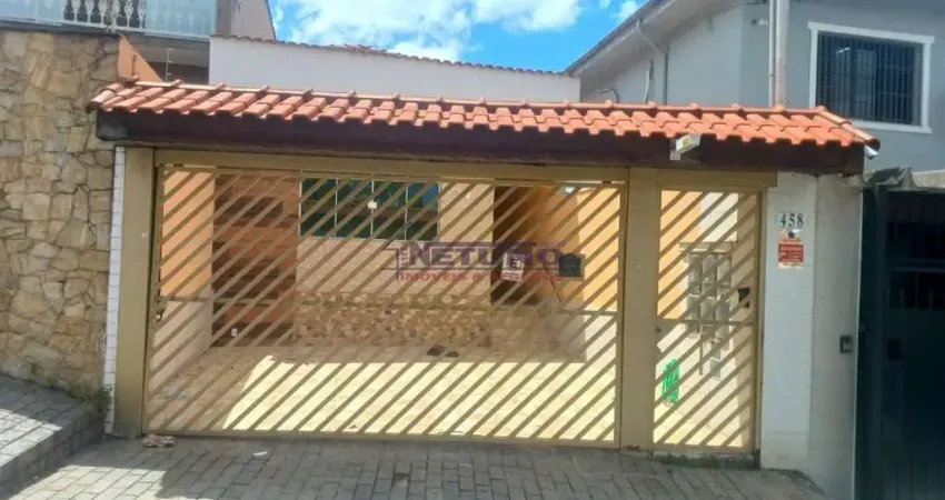 Sala comercial de 12m² espaço para atendimento, copa e banheiro.