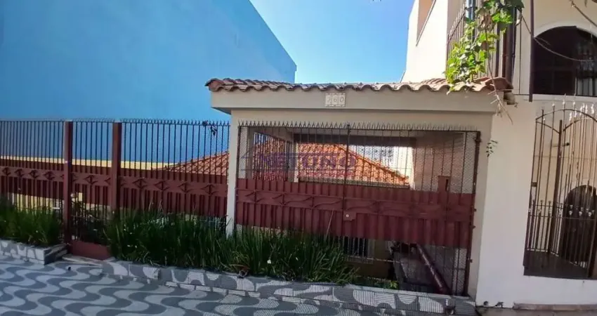 Casa térrea na vila medeiros com 02 dorms, sala espaçosa, cozinha, 02 banheiros, quintal, 01 vaga.