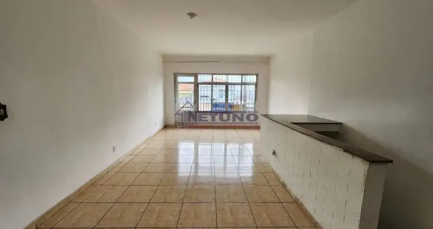 Casa independente sendo 2 quartos grandes, edícula nos fundos e 1 vaga de garagem na vila medeiros