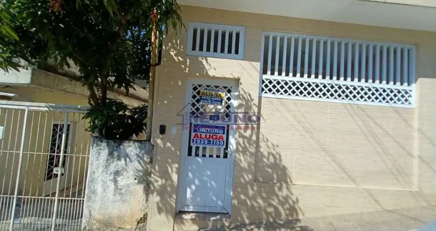 Casa na vila ede com 2 dormitórios, sala, cozinha, banheiro e áreade serviço e quintal