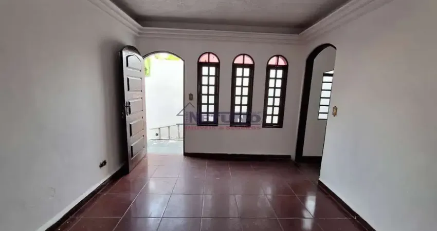 Casa com 3 dormitórios sendo 1 suíte, sala, cozinha, banheiro , área de serviço e 1 vaga de garagem
