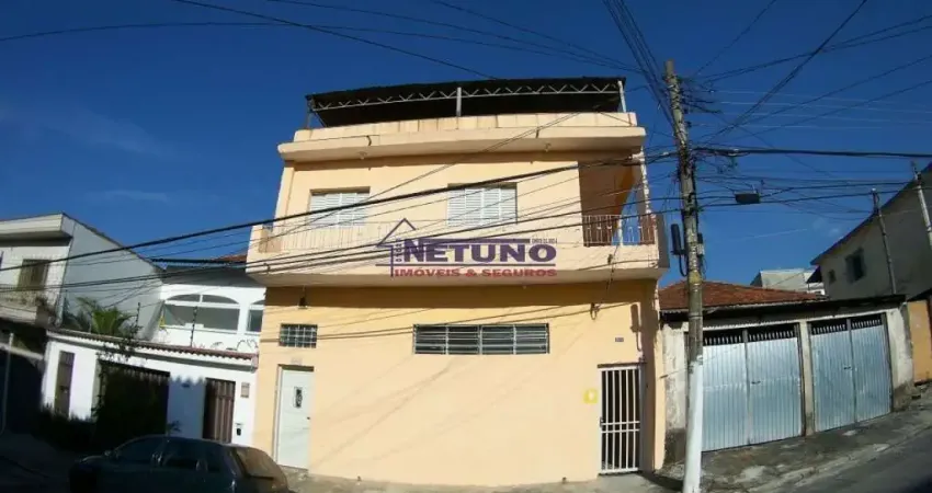 ? OPORTUNIDADE DE INVESTIMENTO ? IMÓVEL COM 3 CASAS NO MESMO TERRENO! Excelente imóvel para morar