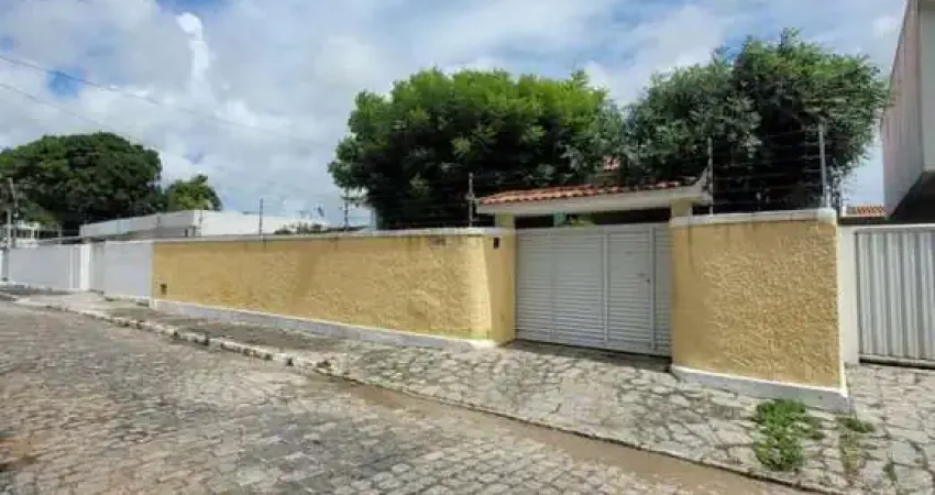 Casa com 256 m² e 3 quartos em ótima localização no bairro dos Estados