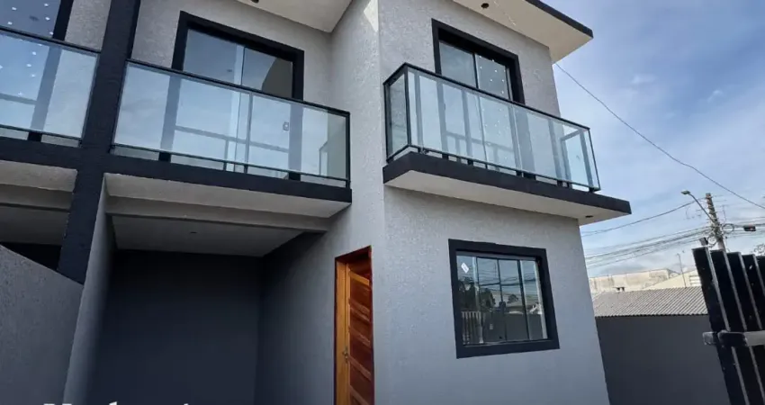 Sobrado à venda 3 dormitórios no umbará, excelente localização, com amplo espaço de quintal.