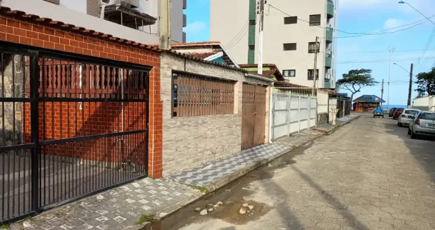 Casa no centro de Mongaguá apenas 50 metros  da praia