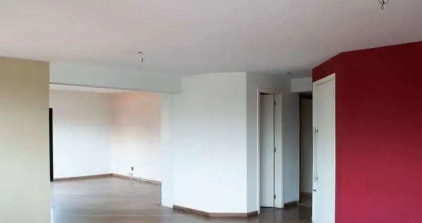 Apartamento com 04dorm., 03 suítes, com sacada e 04 vagas com deposito