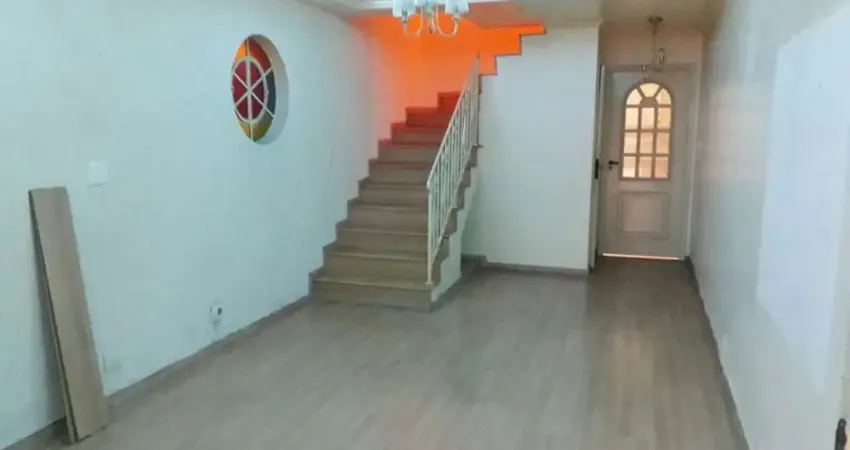 Casa assobradada com 3 dormitórios com suite e vaga de garagem na vila amélia