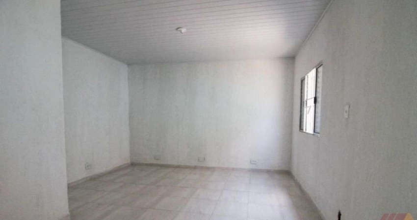 Casa com 01 vaga próximo a Av. Cerejeiras