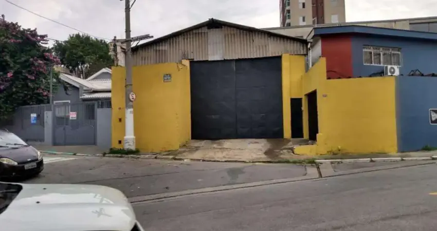 Galpão com aproximadamente 1200 metros quadrados, com escritório e pé direito alto .