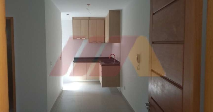 Apartamento de 2 dormitórios, sala ,cozinha, banheiro e lavanderia com armários.