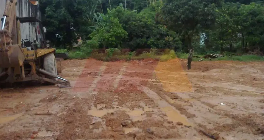 Terreno para garagem de caminhões, ônibus ou maquinas.