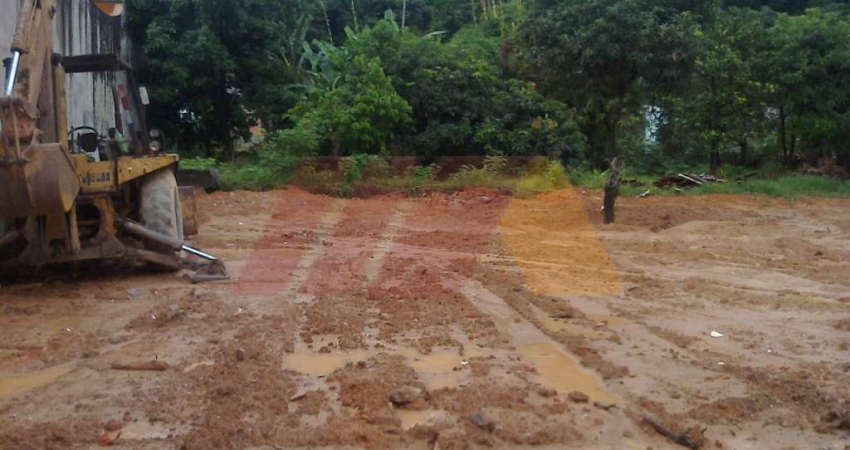 Terreno para garagem de caminhões, ônibus ou maquinas.
