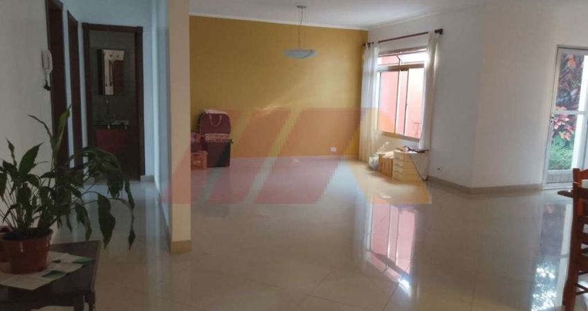 Casa para locação, disponível para uso residencial e comercial, com 2 vagas de garagem. Na Água Fria
