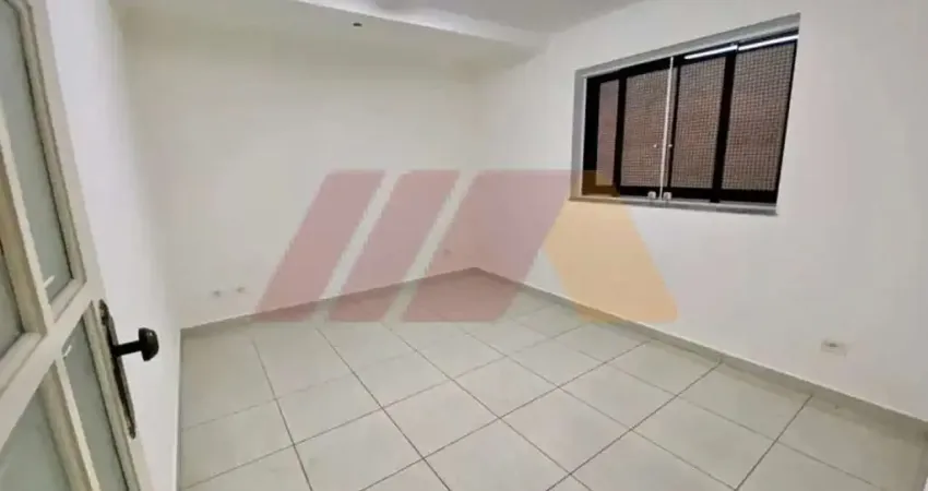 Vende ou aluga-se sobrado 13 dormitórios, 03 banheiros e quatro vagas de garagem,