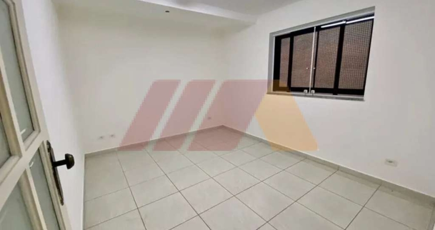 Vende ou aluga-se sobrado 13 dormitórios, 03 banheiros e quatro vagas de garagem,