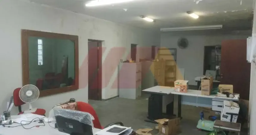 Prédio comercial, disponível para locação. Com 2 vagas de garagem. Localizado no Imirim.