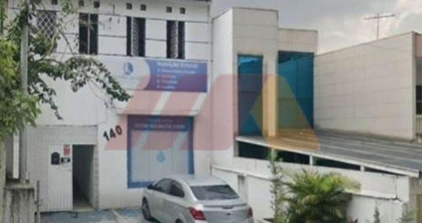 Casa comercial para locação, 5 salas, 1 vaga de garagem. Localizada em Santana.