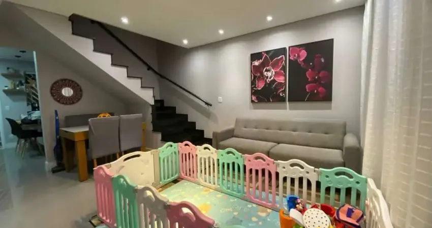 Casa, sobrado, jardim santa mena 117m ², com 2 quartos sendo 1 suíte com sacada, área gourmet, lavanderia e 1 vaga de garagem.