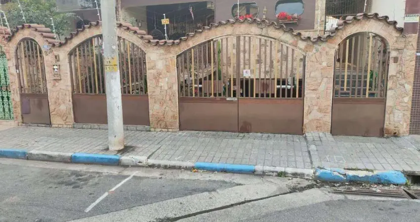 Casa com 3 quartos, sendo 2 suítes e 7 vagas de garagem no bom clima