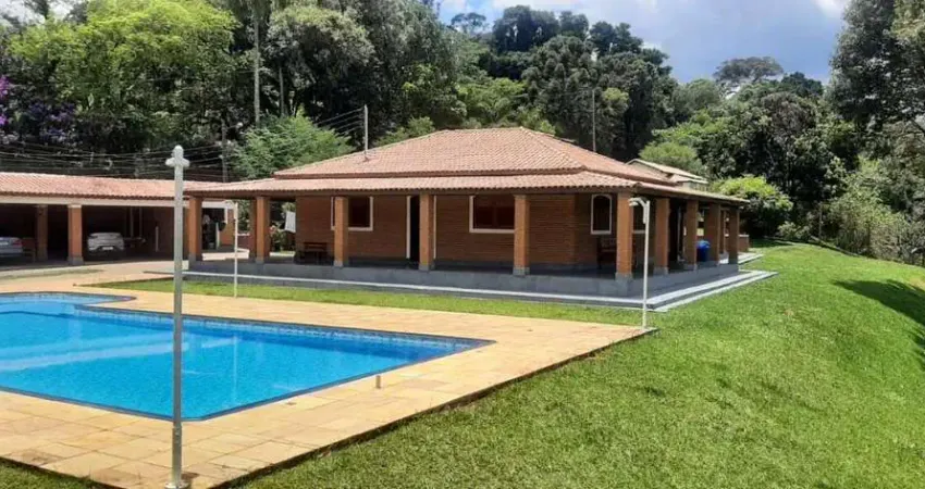 Charmosa chácara com 24.000m² com piscina à venda em extrema - mg