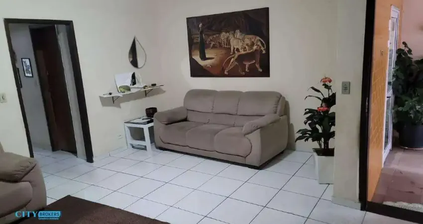 Casa assobradada com 200m². são duas casas terreo e piso superior. cada casa com 2 dormitórios sendo 1 suíte, cozinha, sala ampla. 2 vagas de garagem