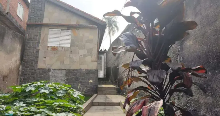 Terreno 150m² com uma casa de 74m² com 2 quartos no gopouva guarulhos venha conhecer o terreno. excelente localização.