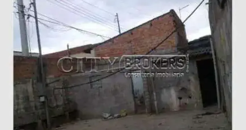 Vende-se terreno meio lote 125m², ótima localização, terreno na avenida principal, próximo a farmácias, feira de domingo. atacadista spani, peixaria,