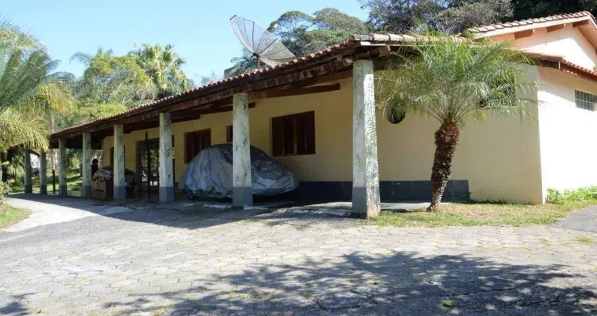 Chácara à venda com 6.900m², 3 quartos, 2 suítes, 8 vagas, santa isabel