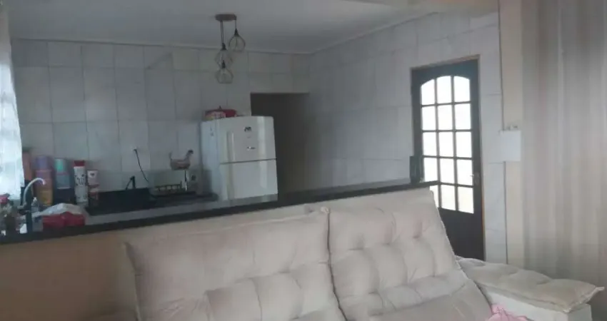 Linda chácara 3 dormitórios, varanda, piscina, rancho com churrasqueira à 100 metros do asfalto