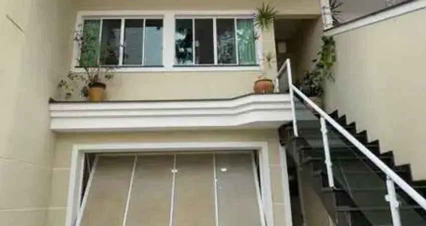 Casa em parada inglesa com 180.00 m² , 4 quarto(s) , 8 vaga(s).