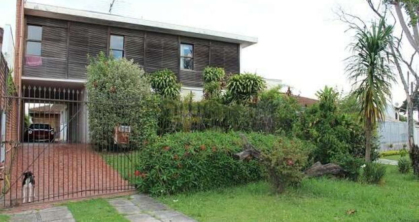 Casa Padrão para Venda em Guabirotuba Curitiba-PR