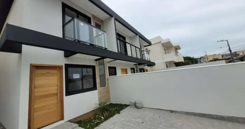 Casa à venda nos Ingleses do Rio Vermelho, Florianópolis: 95m², 2 suítes, 3 banheiros, por R$430.000.
