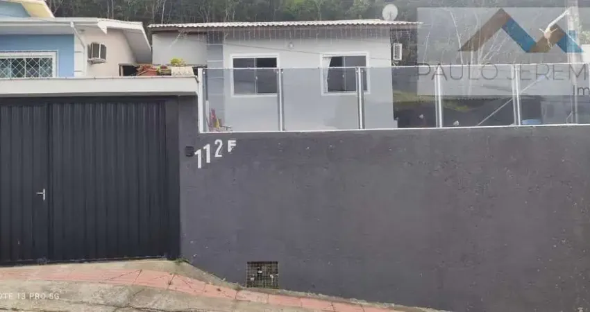 Casa de alvenaria à venda em Forquilhas, São José: 107m², 3 quartos, 1 suíte, 3 banheiros. R$630.000.