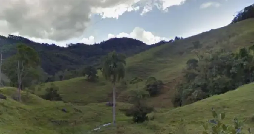 Sítio à venda em Fazenda, Biguaçu, por R$1.500.000. Oportunidade única para morar ou investir!