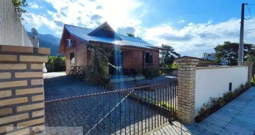 Casa em condomínio fechado com 2 quartos à venda na Praia de Fora, Palhoça 