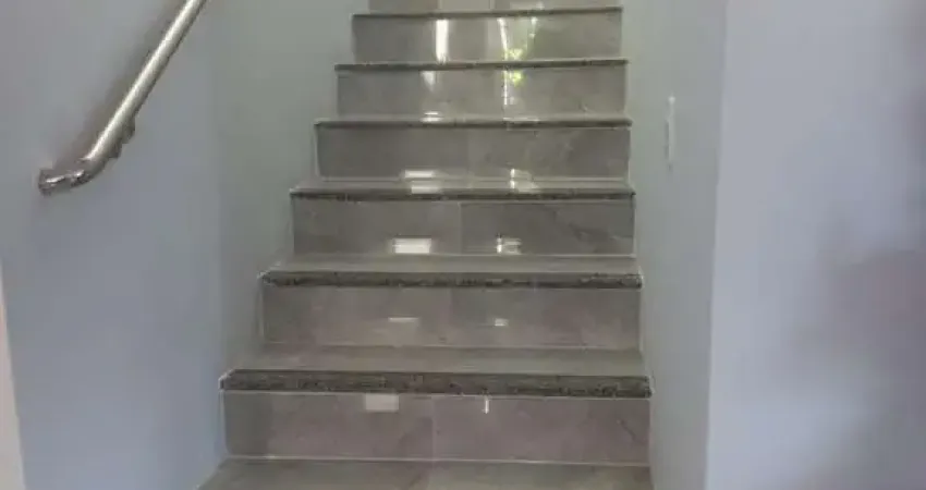 Casa em condomínio em São João do Rio Vermelho, Florianópolis: 3 suítes, 270m². Venda R$1,9M ou locação R$11mil.