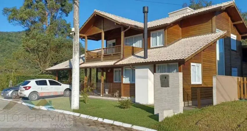 Casa de Condomínio em Vargem Grande - 3 Dorms, 2 Suítes, R$1.390.000