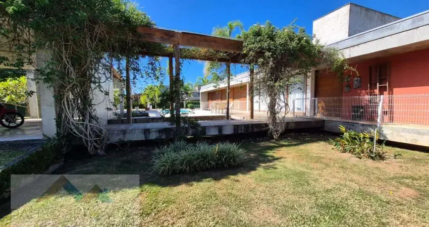 Casa 3 dorms, 1 suíte, 337m² em São João Rio Vermelho, Florianópolis. Aluguel por R$12.000. Confira!