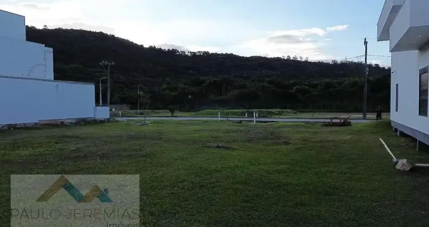 Terreno à Venda em Canasvieiras, Florianópolis por R$530.000