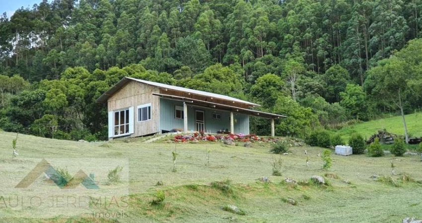 Sítio à venda em Anitápolis: 70m², 2 dormitórios, 1 banheiro. Tranquilidade e natureza por R$1.000.000.