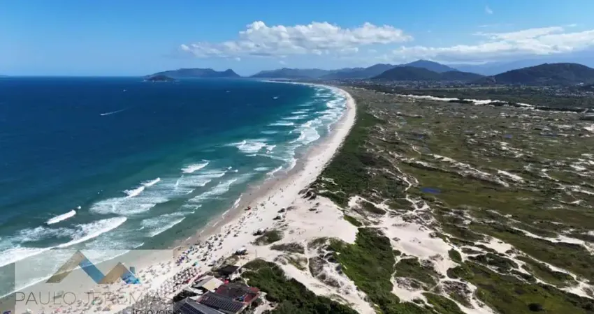 <p>descubra o seu novo lar na charmosa barra da lagoa, em florianópolis! esta casa à venda oferece 55m² de área útil, distribuídos em 3 dormitórios aconchegantes, perfeitos para acomodar toda a