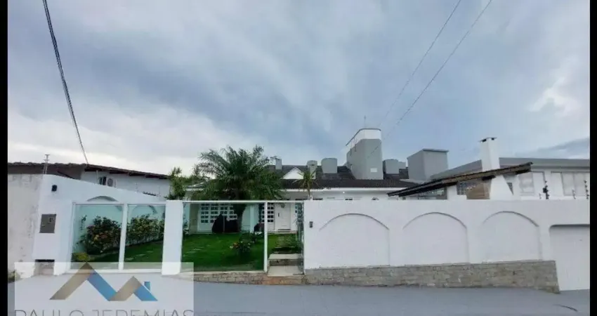 Alugue casa com 4 dormitórios em coqueiros, florianópolis. 170m², suíte, 2 banheiros, por r$7.000/mês.