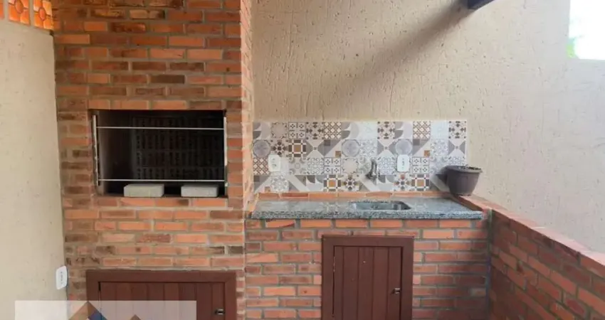 Casa para alugar no Rio Tavares, Florianópolis: 90m², 3 dormitórios, 2 banheiros por R$5800. Confira!