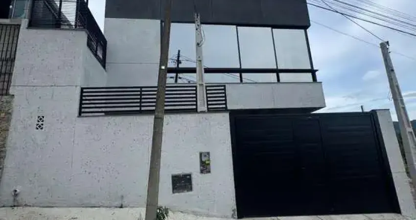 Casa para locação em Cacupé, Florianópolis: 208m², 3 dormitórios, 1 suíte, 1 banheiro por R$11.000.