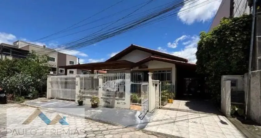 Casa à venda nos Ingleses, Florianópolis: 4 dormitórios, 3 banheiros, 100m², por R$950.000. Confira!